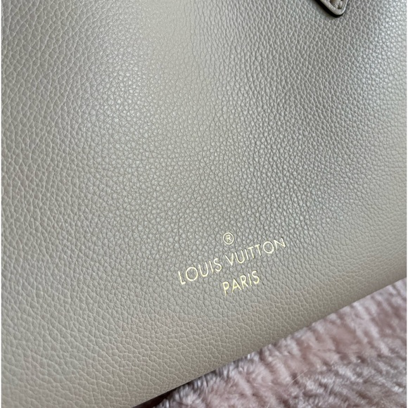 LOUIS VUITTON On My Side MM purse - Picture 4 of 16